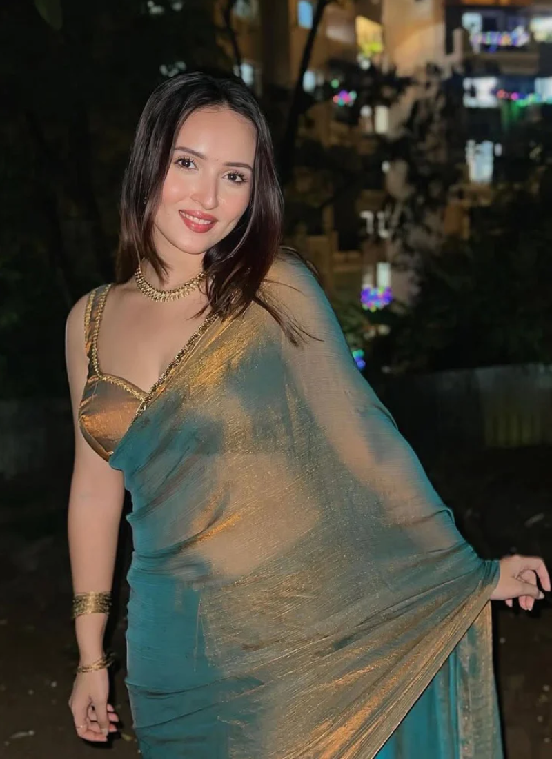 Amazing Teal Green Shaded Heavy Lace Border Silk Saree For Reception