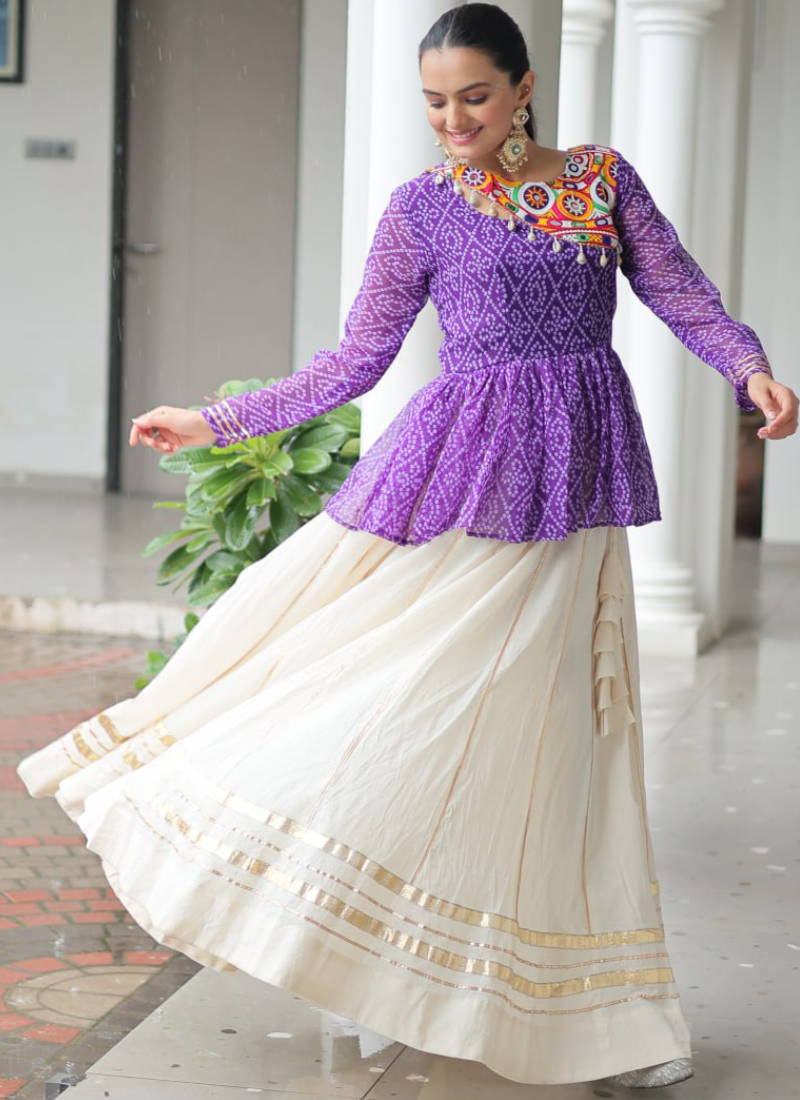 Bandhani Print Gamthi Work Kediya With Off White Lehenga For Navratri