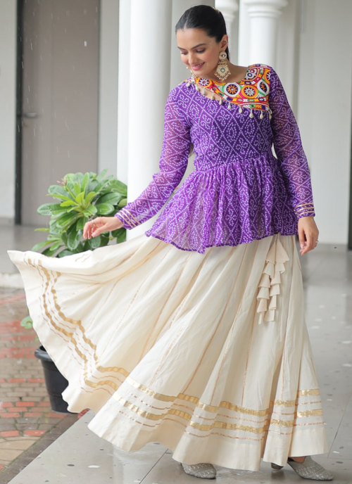 Bandhani Print Gamthi Work Kediya With Off White Lehenga For Navratri