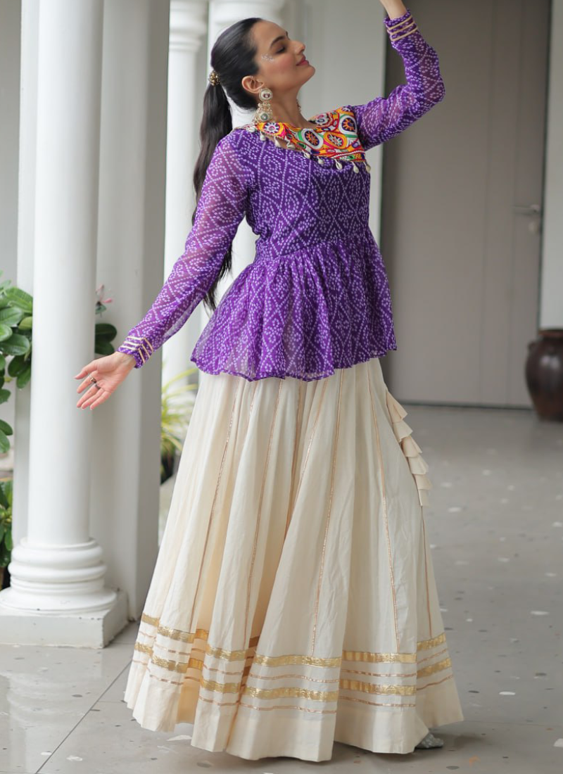 Bandhani Print Gamthi Work Kediya With Off White Lehenga For Navratri