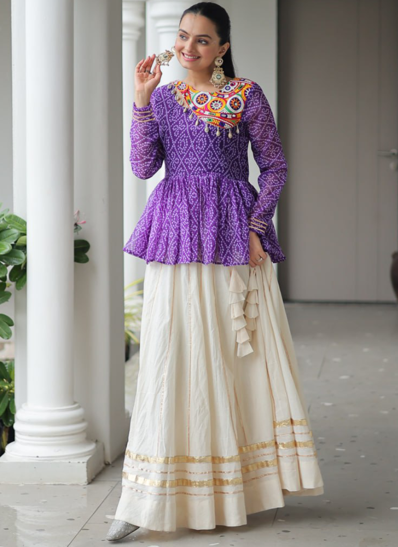 Bandhani Print Gamthi Work Kediya With Off White Lehenga For Navratri