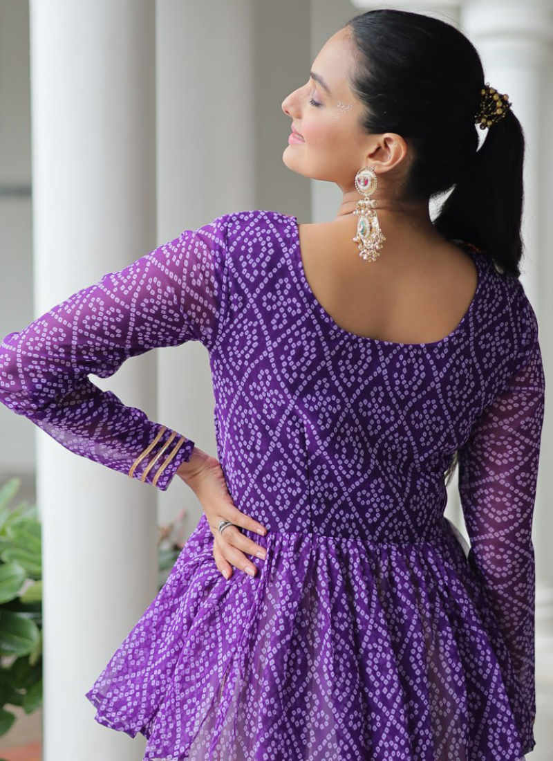 Bandhani Print Gamthi Work Kediya With Off White Lehenga For Navratri