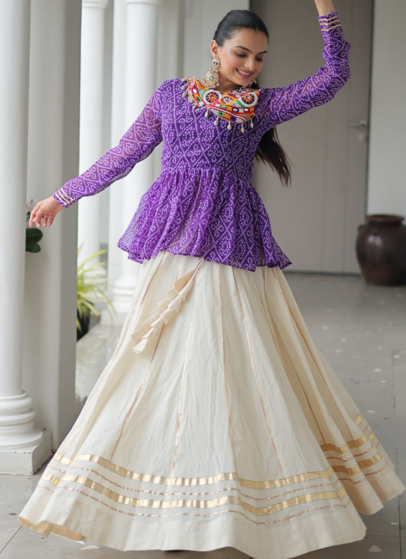 Bandhani Print Gamthi Work Kediya With Off White Lehenga For Navratri
