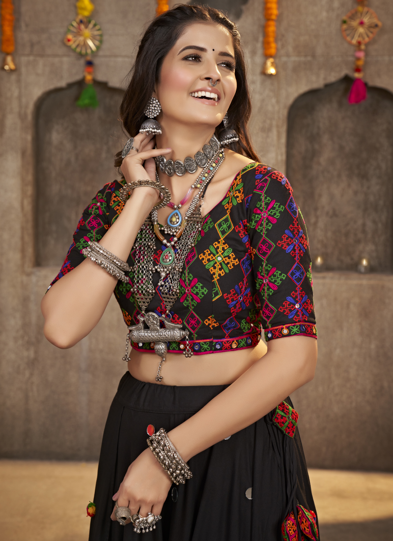 Eesha Rebba's classy and stylish look in a black lehenga! | Black lehenga,  Trendy dress outfits, Designer party wear dresses