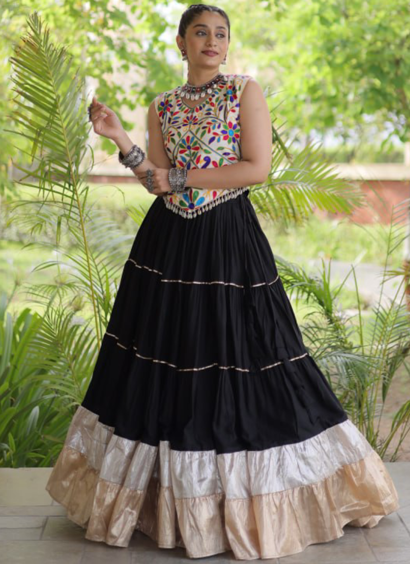 Women's Garba Wear Rayon With Kutchi Work Black Chaniya Choli Set