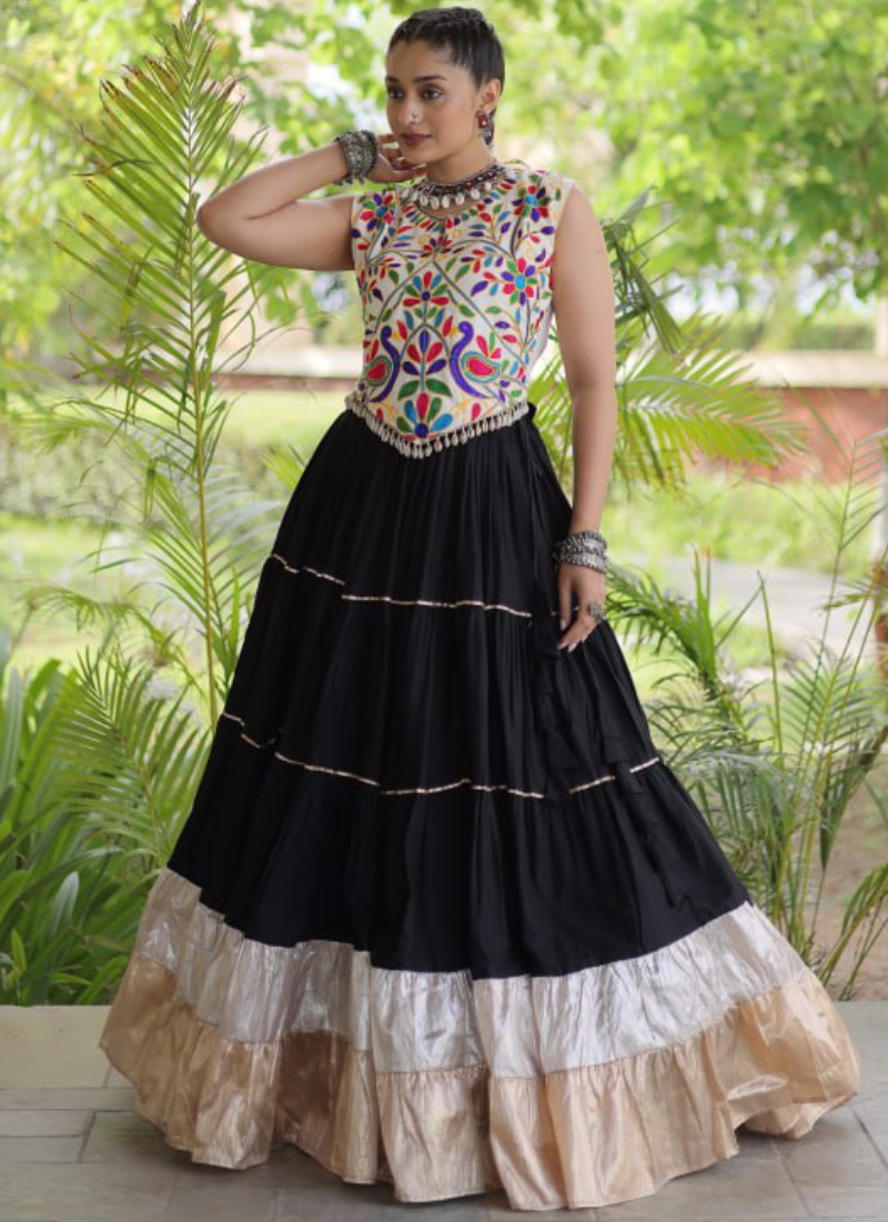 Women's Garba Wear Rayon With Kutchi Work Black Chaniya Choli Set