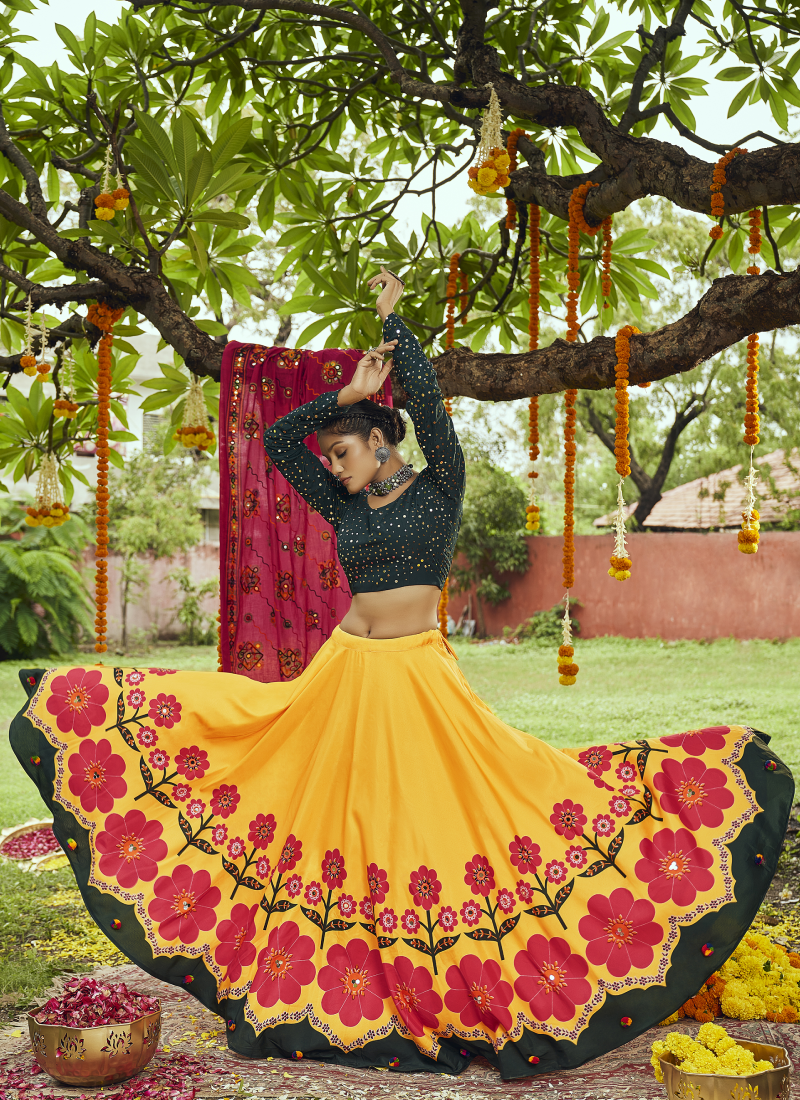 Red Black Mirror work Gujarati Garba Ghagra Navratri Lehenga Chaniya Choli  Set | eBay